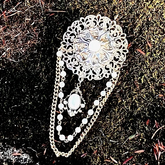 Vintage Victorian Style Collar Brooch! - Picture 3 of 11